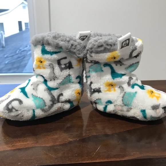 🎉 PRICE DROP 🎉 Dinosaur Fuzzy Booties - Picture 2 of 4